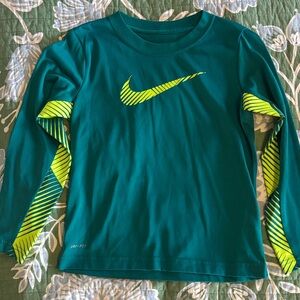 Kids Nike Dynamic Swoosh Long Sleeve Tee in Teal size 7